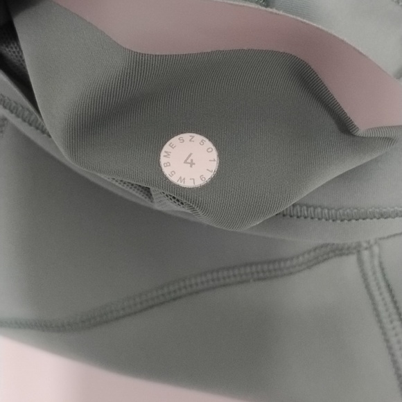 Lululemon In Movement Tights Everlux 25" - Picture 7 of 11